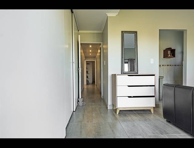 3 BEDROOM FREESTANDING FOR SALE IN PALM LAKES ESTATE
